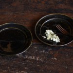 山田隆太郎　鉄釉リム5寸皿