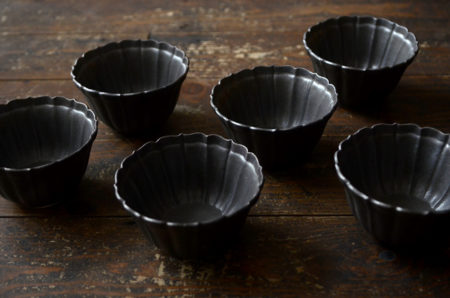 関口憲孝展　4　土もの　黒〜粉引