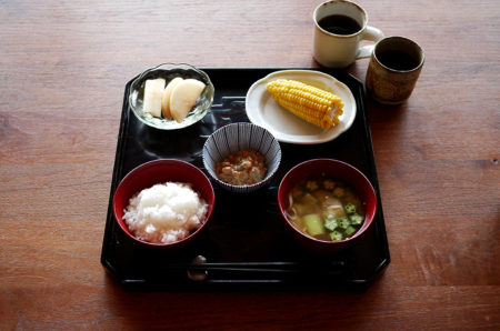 月曜の朝ごはんは漆器で