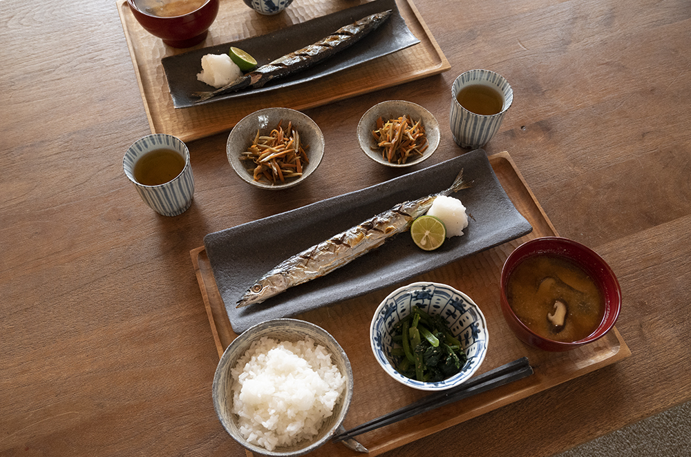 re:sumicaで『【揃えておきたい和食器】地味な焼き魚をおいしく見せる「長角皿」』をご紹介しています。 – 百福 工芸作家の器の店 東京南青山