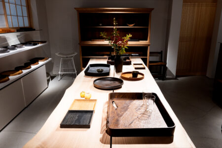 明日から始まる「落合芝地展」の作品が並びました