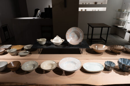 「岩手の春」関口憲孝展の器、並びました