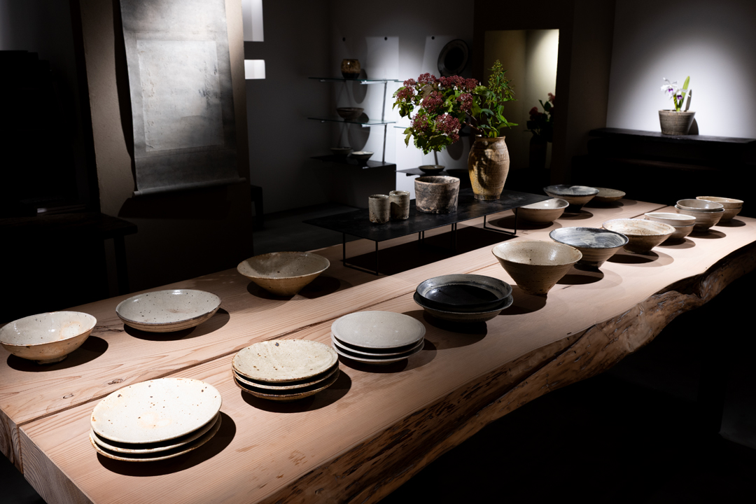 尾形アツシ展」の設えが整いました - 百福